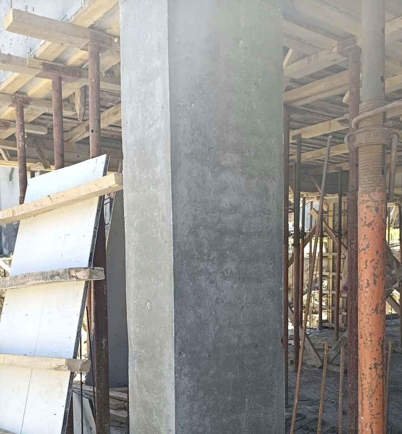 Surface de béton après décoffrage